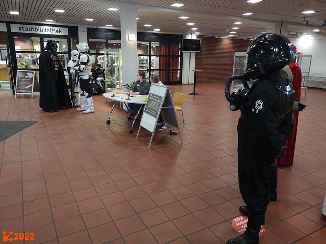 Das Imperium sammelt sich im Foyer