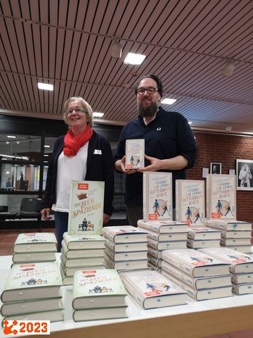 ... die Gelegenheit zu einem Autogramm und ein paar pers&ouml;nlichen Worten am B&uuml;chertisch