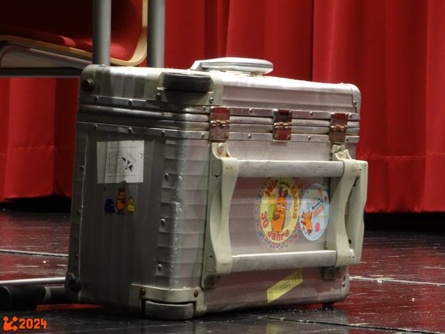 Auch hier noch dabei: der Koffer mit den Experimenten