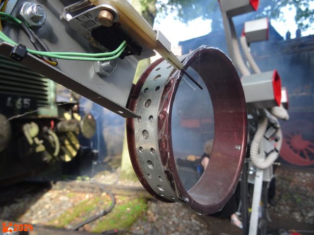 Mechanisch bet&auml;tigte Trommeln ...