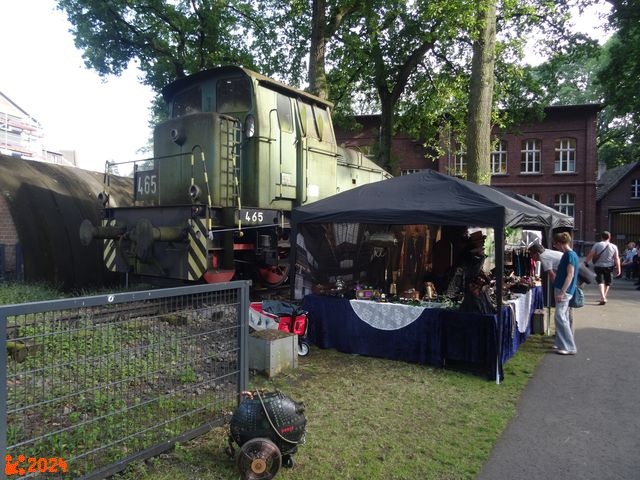 Marktstand und Museumsst&uuml;ck im Au&szlig;enbereich