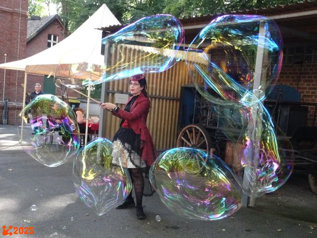 ... erschafft traumhafte - leider sehr verg&auml;ngliche - Kunstwerke