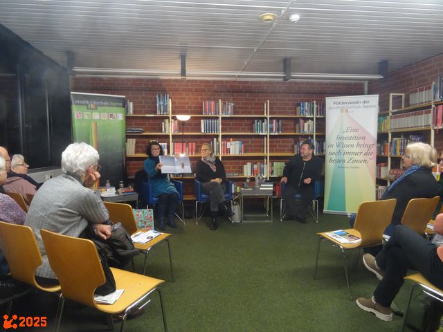 Auch die zahlreichen Besucher sind im Bann